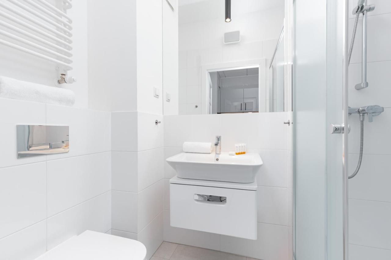 Business Center Apartments Warsaw Wola By Noclegi Renters المظهر الخارجي الصورة